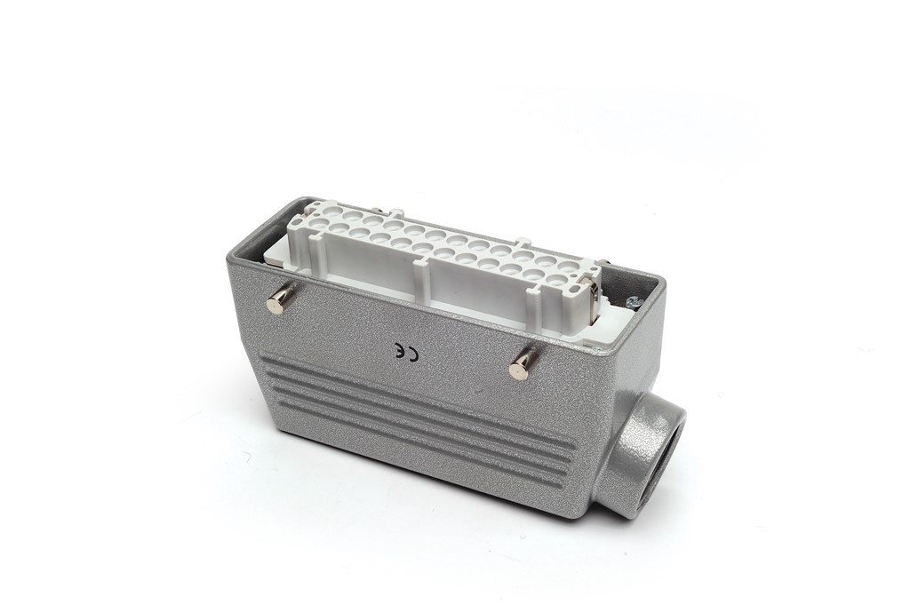 EB-M- 24-PU-10-IP65 Розетка переносная металлическая 24 выводов 16А боковой ввод без фиксатора