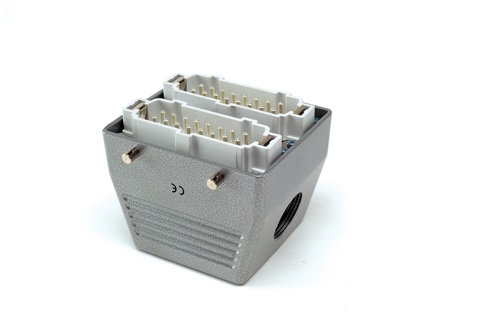 EB-M- 32-FU-10-IP65 Вилка переносная металлическая 32 вывода 16А боковой ввод без фиксатора