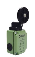 L1-K1-3-MEL121-IP65 Концевой выключатель мгновенного действия (1НЗ+1НО) двунаправленный с пластмассовой консолью и резиновым роликом