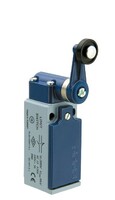 L51-K2-5-MEP121-IP65 Концевой выключатель медленного действия (1НО+2НЗ) двунаправленный с металлической консолью и пластиковым роликом