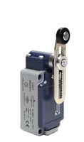 L52-K1-3-MEP122-IP65 Концевой выключатель мгновенного действия (1НО+1НЗ) двунаправленный с металлической консолью и пластиковым роликом с регулируемым