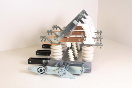 ВНА(Ппр)-10/630-20з УХЛ2 ВН продольный заземлитель снизу(полиамидные изоляторы)