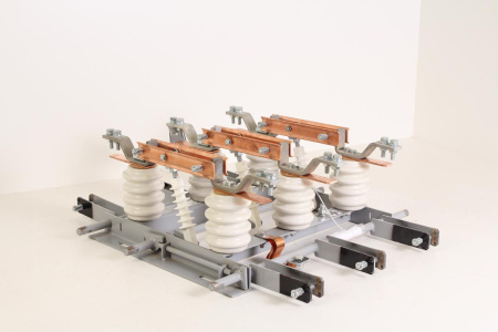 РВЗ(Ппр)-10/ 630-III Разъединитель продольный с 2-мя заземлителями (полиамидные изоляторы)